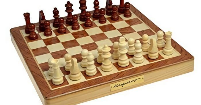 Chess Sets |   Chess Set – Kasparov International Master Folding Chess Chess Sets